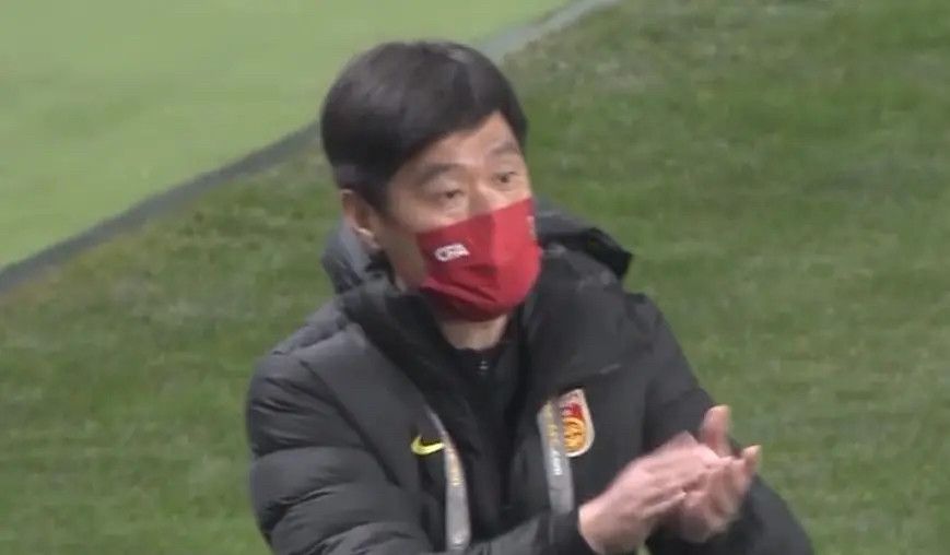 该片是讲述了一位零耐烦、直进球的射箭选手和一位零社会性的母胎独身工学院学生之间的兴奋甜美的恋爱笑剧。